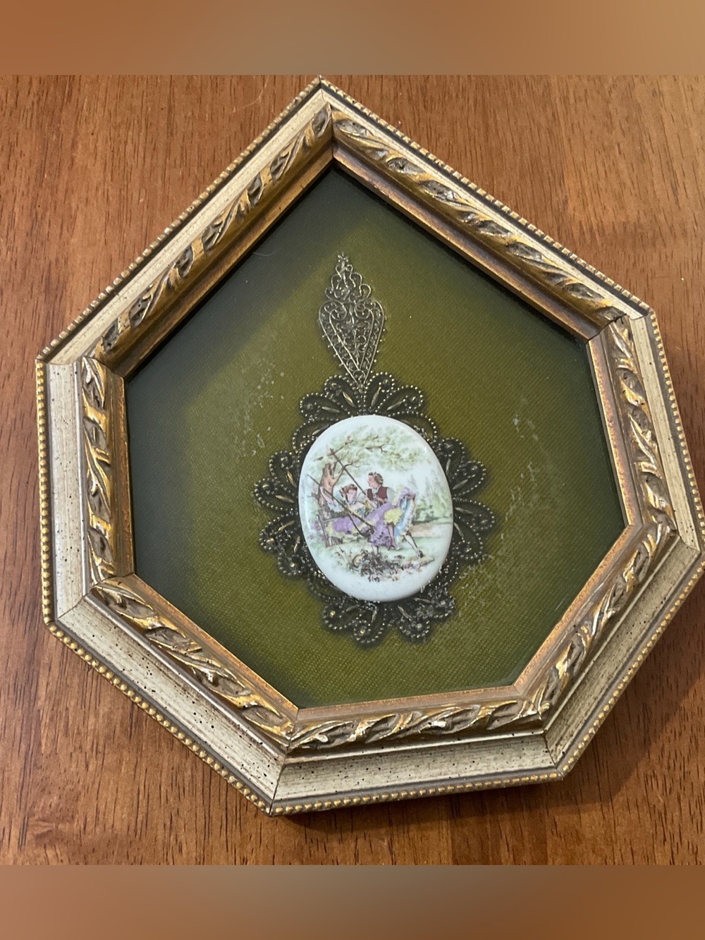 Vintage Cameo Shadow Picture Box